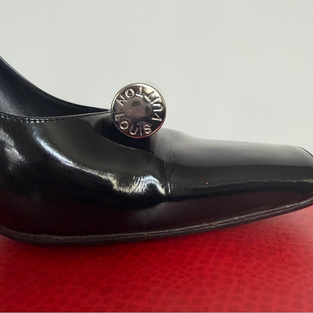 Louis Vuitton Madeleine Black Patent Leather Pumps - Picture 4 of 8